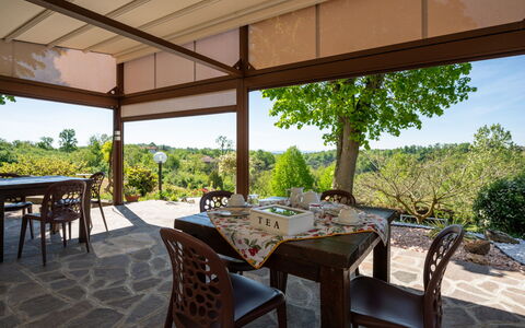 Agriturismo i Tre Tigli: Table, Furniture, Property, Plant, Chair, Shade, Interior Design, Sky, Leisure, Tree