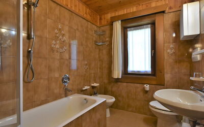 Accommodation:&nbsp;Casa Crapena 619.1