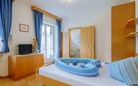 Andriano 602: Interior Design, Flooring, Floor, Furniture, Apartment, Room, Bedroom, Ceiling, Bed, Curtain