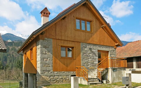 Stali di Ettore: Cloud, Sky, Building, Plant, Window, Wood, House, Land Lot, Tree, Cottage