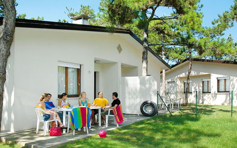 Villaggio le Palme: House, Property, Home, Building, Tree, Real Estate, Cottage, Neighbourhood, Residential Area, Yard
