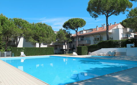 Lignano Pineta 701: Swimming Pool, Resort, Shade, Leisure, Outdoor Furniture, Estate, Hotel, Hacienda, Villa, Landscaping