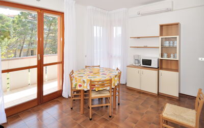 Cavallino 637.2: Property, Room, Furniture, Floor, Building, House, Interior Design, Real Estate, Wood Flooring, Kitchen