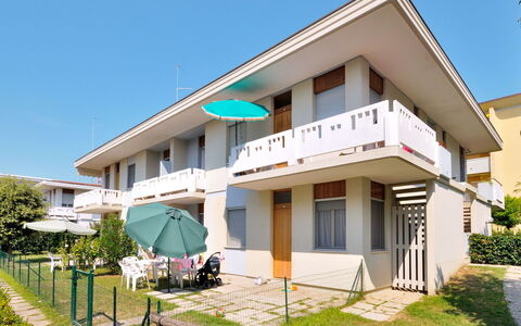Bibione 643: Property, House, Home, Building, Real Estate, Residential Area, Architecture, Facade, Roof, Apartment