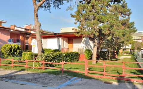 Bibione 644: Plant, Sky, Property, Building, Tree, Shade, Window, Road Surface, Land Lot, Grass