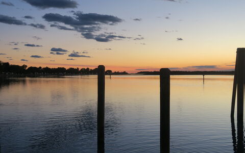 Bibione 646: Water, Sky, Cloud, Plant, Swimming Pool, Tree, Shade, Composite Material, Grass, Landscape