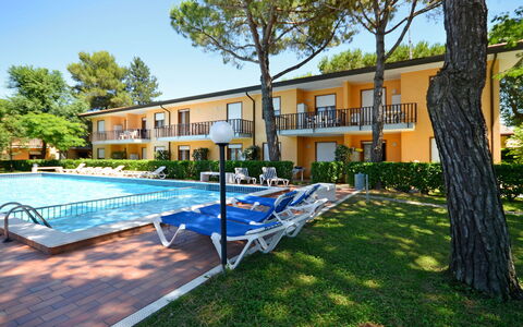 Bibione 654: Property, Real Estate, Building, House, Swimming Pool, Apartment, Home, Estate, Resort, Villa