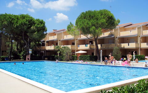 Bibione 655: Swimming Pool, Property, Leisure, Resort, Leisure Centre, Building, Town, Resort Town, Vacation, Real Estate