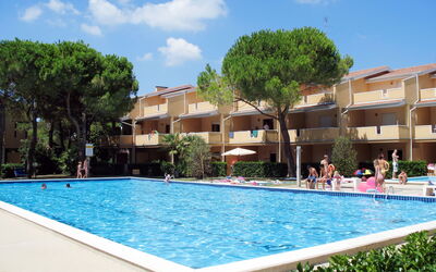 Bibione 655: Swimming Pool, Property, Leisure, Resort, Leisure Centre, Building, Town, Resort Town, Vacation, Real Estate