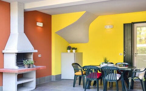 Begonie: Plant, Building, Sky, Window, Tree, Land Lot, House, Urban Design, Residential Area, Real Estate