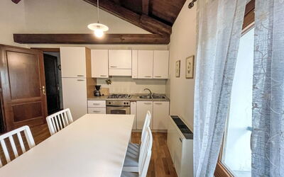 Agriturismo Rechsteiner 602.4: Wood, Cabinetry, Interior Design, Door, Flooring, Building, Floor, Kitchen, Hardwood, Window