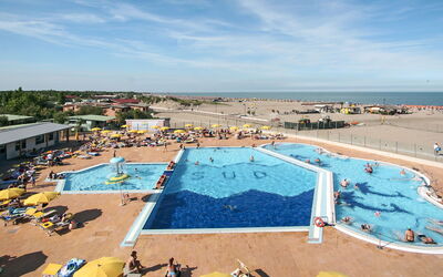 Rosolina Mare 626: Cloud, Sky, Water, Swimming Pool, Azure, Chair, Body Of Water, Seaside Resort