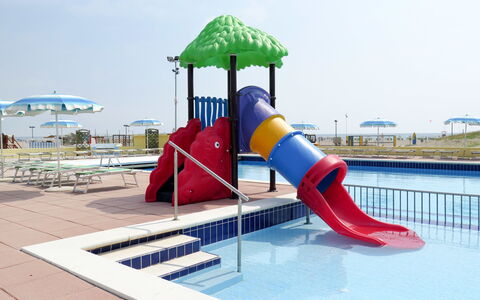 Rosolina Mare 627: Sky, Umbrella, Water, Chute, Playground Slide, Leisure, Recreation, Playground, Fun, Shade