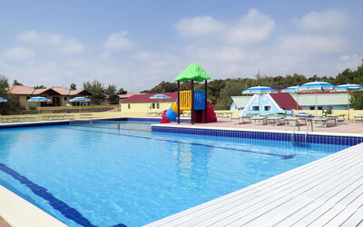Rosolina Mare 627: Water, Sky, Swimming Pool, Cloud, Building, Outdoor Furniture, Shade, Tree, Leisure, House