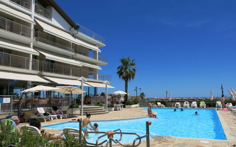 Roseto degli Abruzzi 604: Water, Sky, Plant, Property, Building, Swimming Pool, Azure, Shade, Seaside Resort, Body Of Water