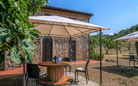 Prata 608: Table, Sky, Shade, Plant, Outdoor Furniture, Wood, Tree, Outdoor Table, Door, Leisure