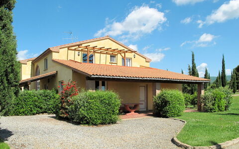 Riparbella 621: Plant, Sky, Cloud, Building, Window, Tree, House, Land Lot, Cottage