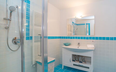 Mare Blù: Plumbing Fixture, Mirror, Sink, Property, Shower Head, Tap, Blue, Bathroom, Azure, Shower Panel