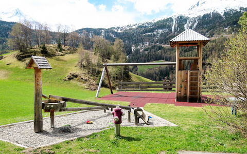 Moosalm: Mountain, Property, Wilderness, Public Space, Sky, Mountain Range, Landscape, Hill Station, Grass, Rural Area
