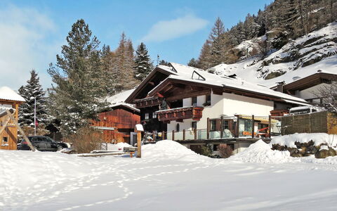 Moosalm: Snow, Winter, Sky, Property, Mountain, Home, House, Wilderness, Tree, Cloud