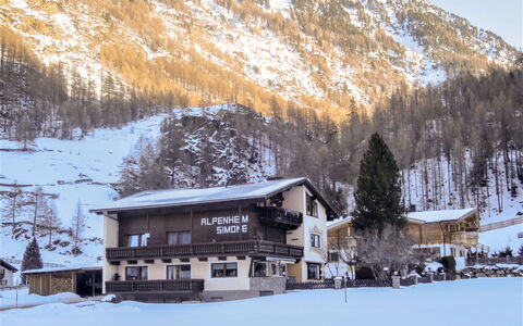 Simone: Snow, Mountain, Light, Nature, Building, House, Tree, Slope, Natural Landscape, Freezing
