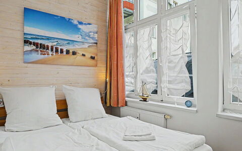 Bergstraße: Wood, Wood Stain, Bedroom, Hardwood, Plank, Bedding, Bed, Throw Pillow, Pillow, Bed Sheet