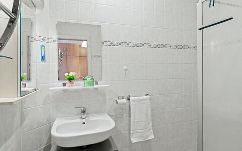 Bergstraße: Plumbing Fixture, Bathroom, Bathroom Sink, Interior Design, Sink, Flooring, Tap, Floor, Plumbing, Room