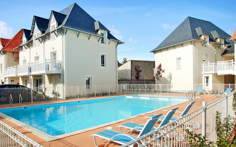 Cabourg 633: Swimming Pool, Property, Building, House, Home, Real Estate, Residential Area, Town, Resort, Apartment