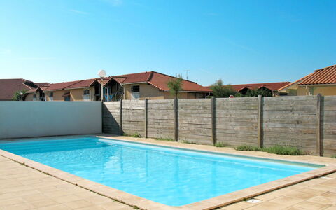 Biscarrosse 679: Water, Sky, Swimming Pool, Building, Azure, Rectangle, Shade, Wood, Grass, Leisure