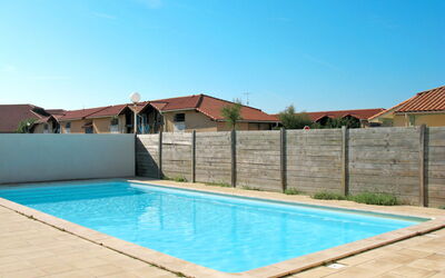 Biscarrosse 679: Water, Sky, Swimming Pool, Building, Azure, Rectangle, Shade, Wood, Grass, Leisure