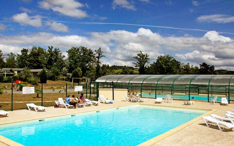 Beynat 615: Cloud, Sky, Water, Property, Building, Plant, Blue, Swimming Pool, Azure, Natural Landscape