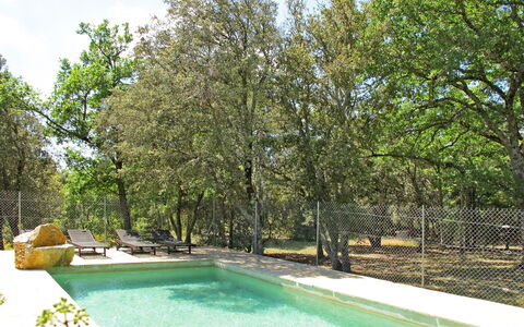 Les Campaou: Swimming Pool, Property, Tree, Natural Landscape, Real Estate, Leisure, House, Backyard, Plant, Grass