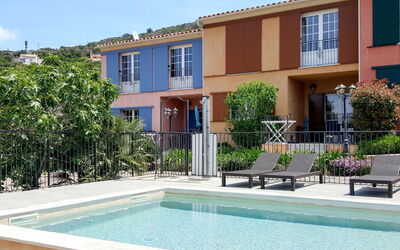 Galéria 611: Property, Building, House, Real Estate, Swimming Pool, Residential Area, Home, Apartment, Villa, Estate