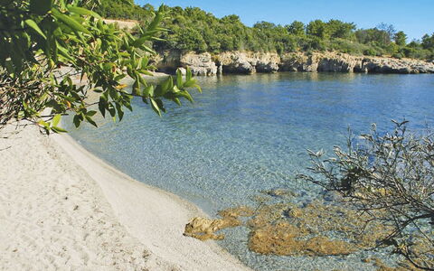 Solenzara 647: Body Of Water, Water, Water Resources, Vegetation, Shore, Tree, Bank, Wilderness, Sea, Lake