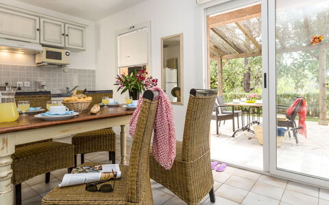 Accommodation:&nbsp;F3 Alba 647.2