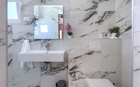 Sandra: Interior Design, Plumbing Fixture, Flooring, Floor, Bathroom, Tap, Plumbing, Tile, Sink, Composite Material