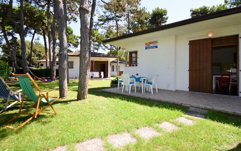 Borgo Veneziano: Property, House, Building, Home, Real Estate, Yard, Cottage, Backyard, Grass, Room