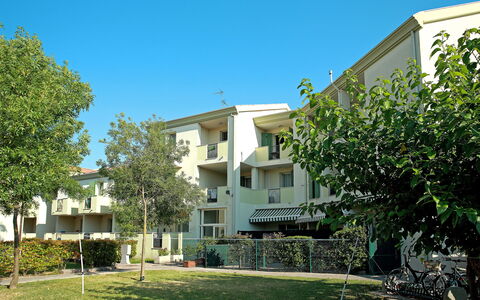 Caorle 646: Property, Residential Area, House, Home, Building, Real Estate, Neighbourhood, Architecture, Apartment, Estate