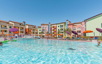 Caorle 647: Water, Sky, Building, Property, Swimming Pool, Azure, House, Window, Leisure, Condominium