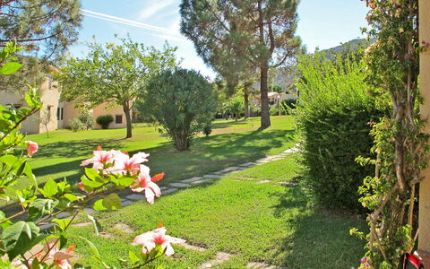 Cannigione 614: Property, Garden, Grass, Yard, Lawn, Tree, Spring, Land Lot, Real Estate, Plant