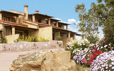 Turri Motta (Pcr150): Property, Building, House, Villa, Real Estate, Tree, Rural Area, Tourism, Architecture, Village
