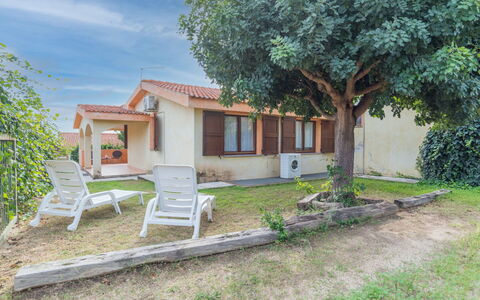 Case Stelle Marine (Rei217): Plant, Property, Sky, Building, Cloud, Window, Land Lot, Tree, Cottage, Wood