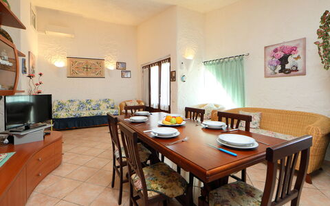 Mirto Marino (Rei410): Room, Property, Building, Furniture, Interior Design, Real Estate, Table, Dining Room, House, Floor