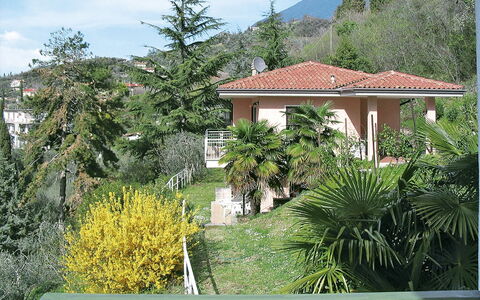 Malcesine 601: Shrub, Residential Area, Home, Garden, Hacienda, Estate, Evergreen, Villa