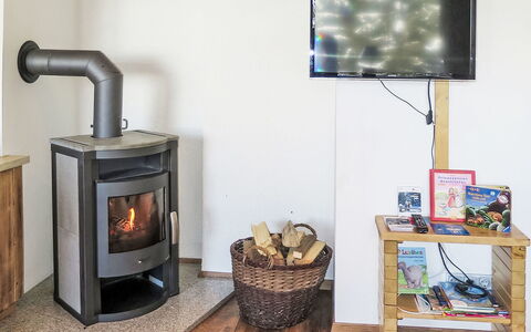 Mittersill 685: Wood-Burning Stove, Wood Stain, Hardwood, Home Appliance, Natural Material, Hearth, Living Room, Daylighting