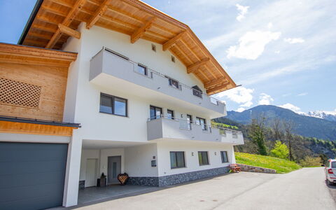 Mayrhofen 788: Cloud, Home, Urban Design, Balcony, Cumulus, Meteorological Phenomenon, Driveway, Villa, Siding, Alps