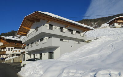 Mayrhofen 788: Snow, Winter, Geological Phenomenon, Property, Mountain, Mountain Range, Alps, House, Hill Station, Sky