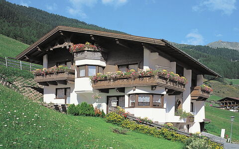 Sölden 667: House, Property, Mountain Village, Mountain Range, Building, Mountain, Home, Alps, Architecture, Hill Station