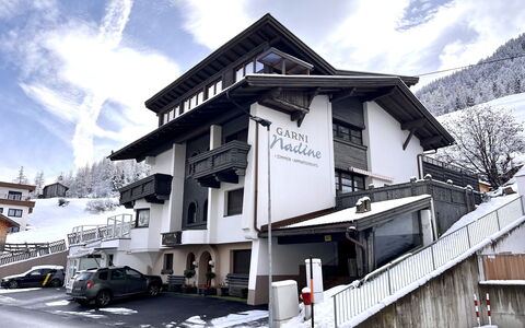 Sölden 667: Cloud, Sky, Property, Building, Snow, Window, Mountain, Architecture, Vehicle, Residential Area