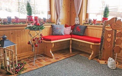 Sankt Leonhard im Pitztal 607: Furniture, Interior Design, Wood, Flooring, Floor, Lighting, Room, Wood Stain, Wood Flooring, Living Room